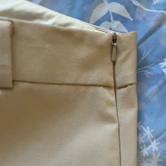 4 Pants/Jeans - Picture 9 of 10